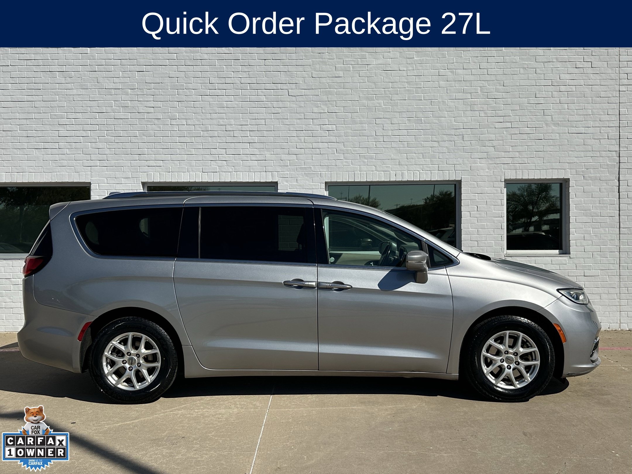 Used 2021 Chrysler Pacifica Touring-L FWD image 3