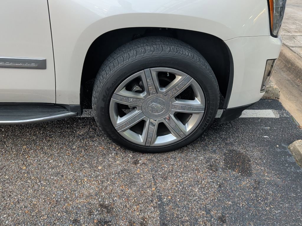 Used 2016 Cadillac Escalade Luxury image 13