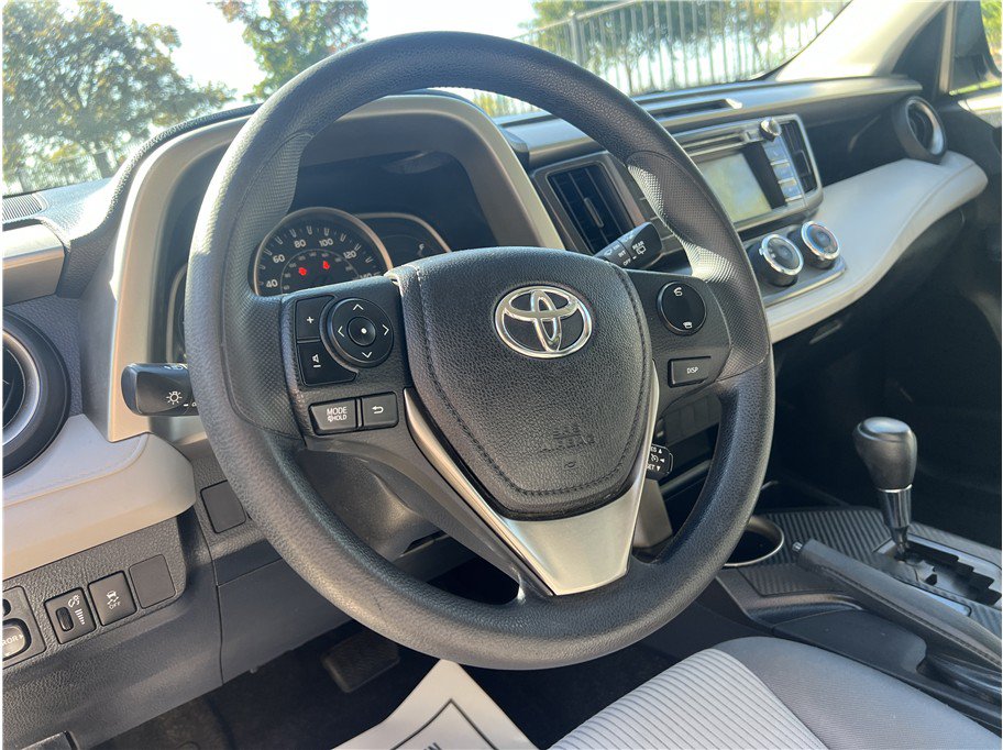 Used 2013 Toyota RAV4 LE FWD image 10