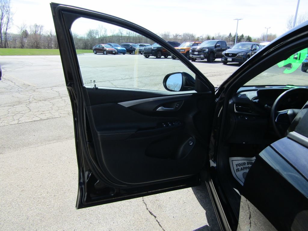 Used 2025 Buick Envista Preferred w/ Convenience I Package image 19