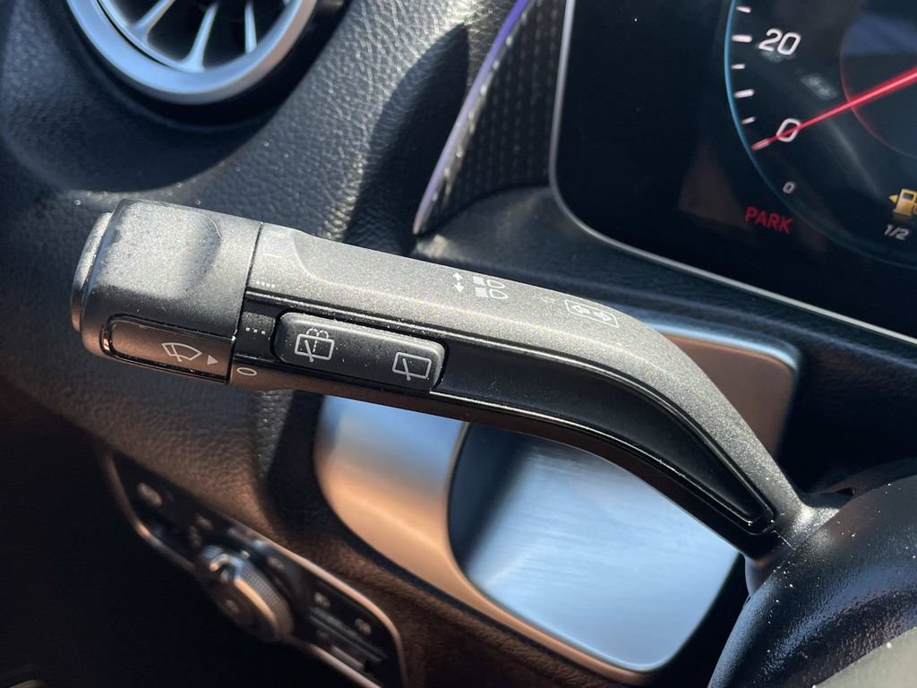 Used 2021 Mercedes-Benz GLB 250 image 30