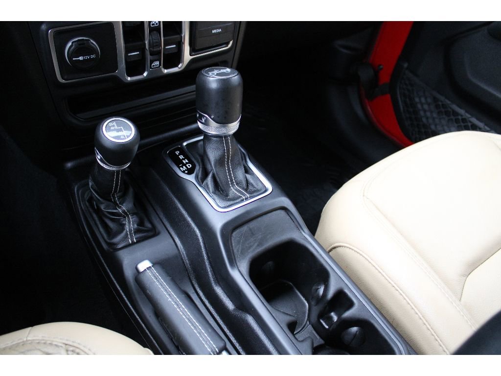 Used 2018 Jeep Wrangler Unlimited Sahara w/ Dual Top Group image 30