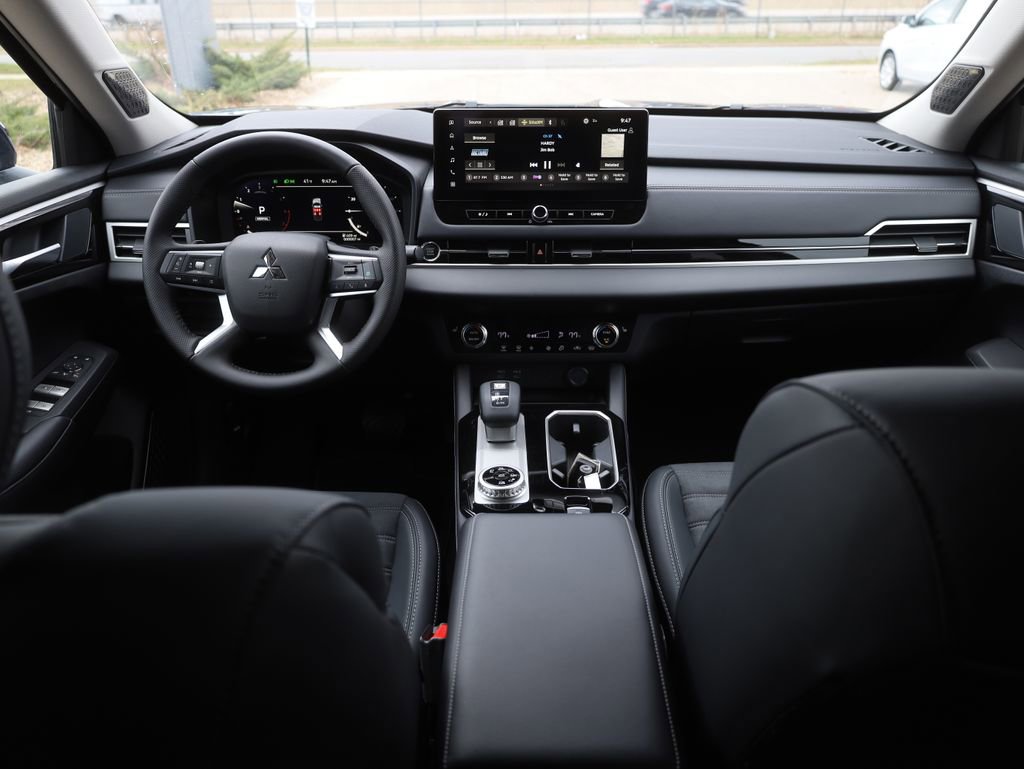 New 2025 Mitsubishi Outlander SE image 23