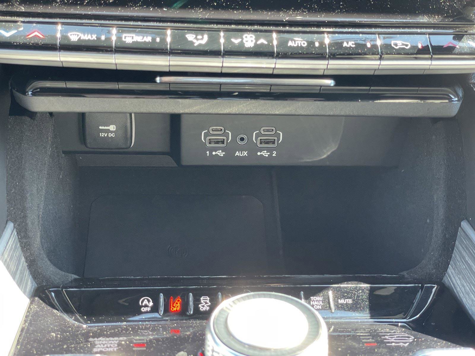 Certified 2024 Jeep Wagoneer Series III image 24