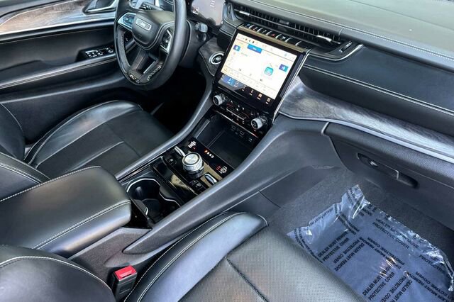 Used 2022 Jeep Grand Cherokee Overland w/ Advanced Protech Group III image 16