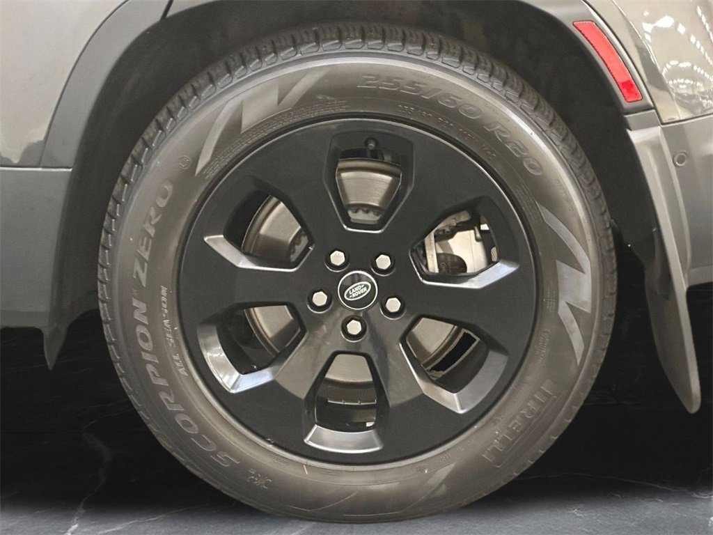 Used 2024 Land Rover Defender 130 S image 35