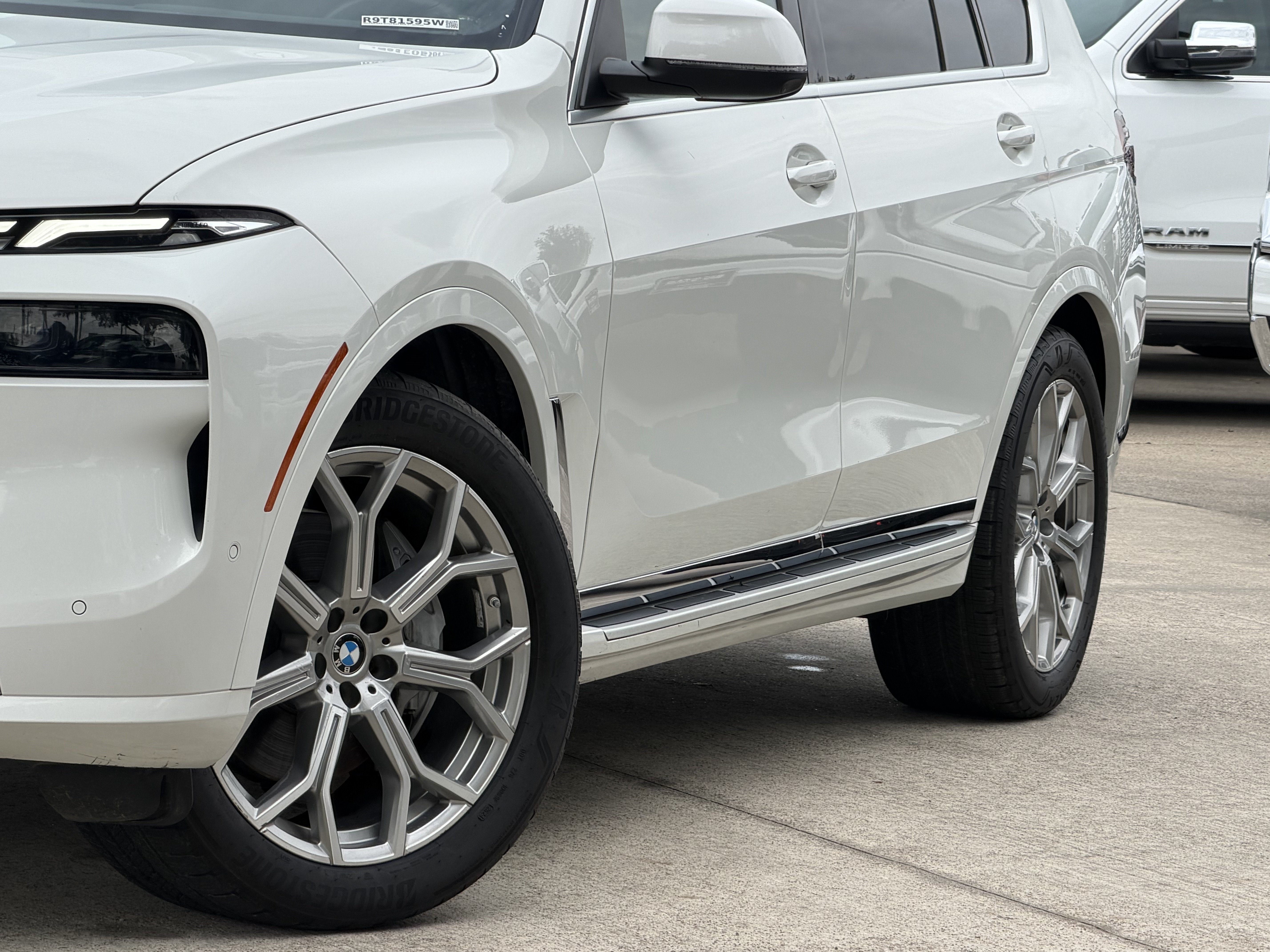 Used 2024 BMW X7 xDrive40i AWD/4WD image 3