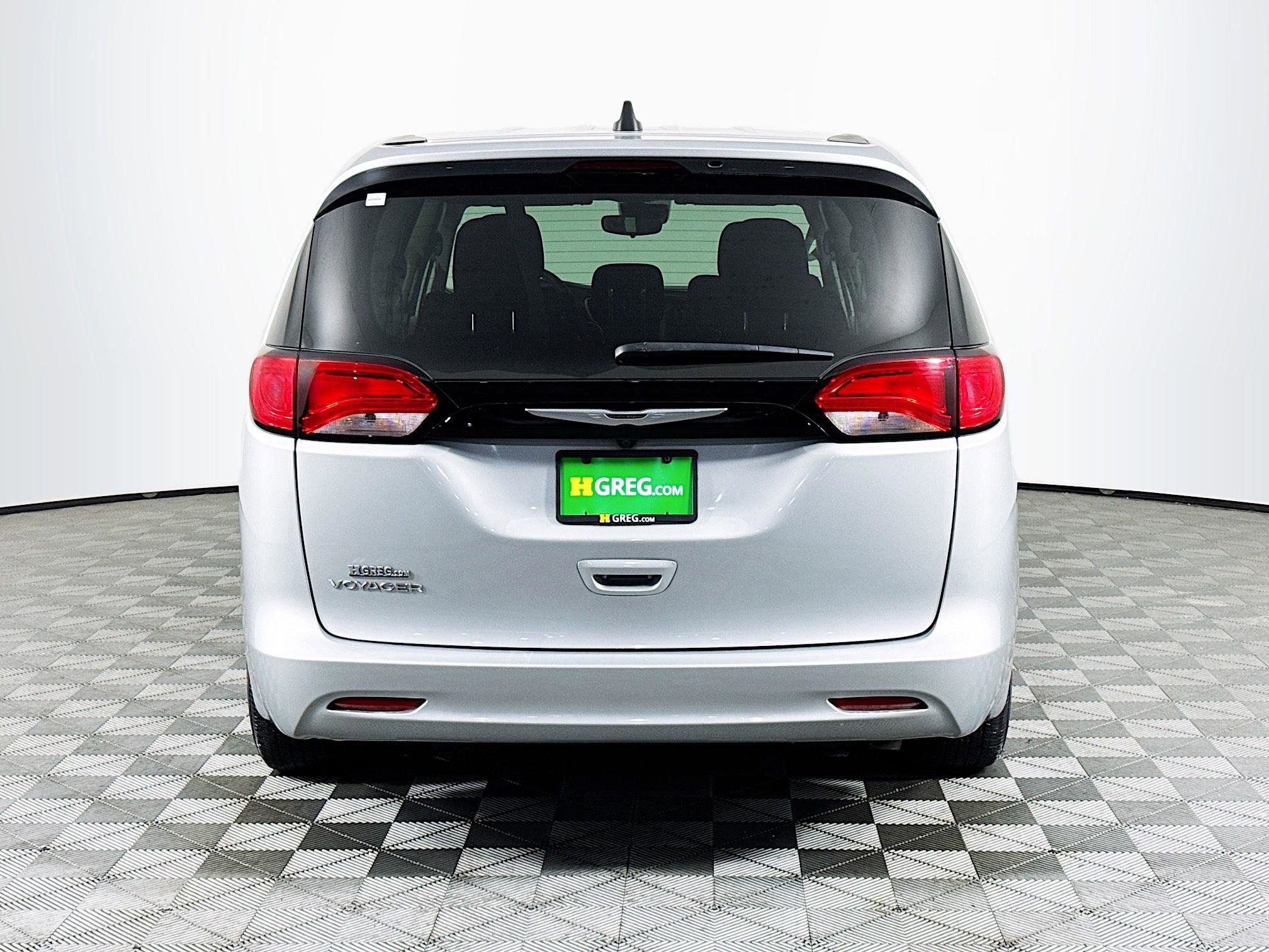 Used 2024 Chrysler Voyager LX image 8