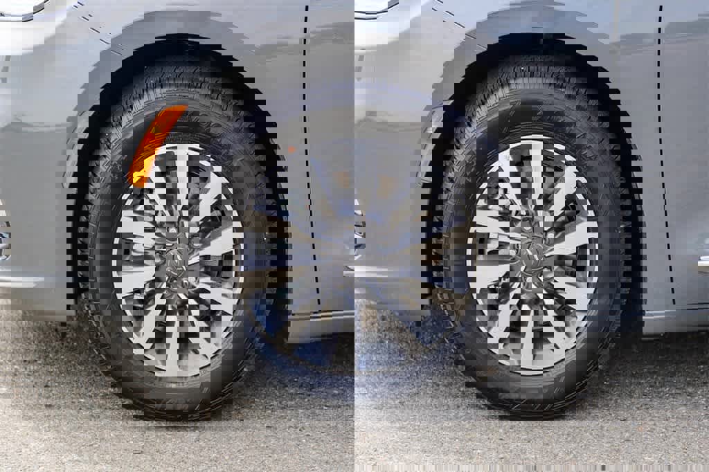 New 2023 Chrysler Pacifica Limited image 9