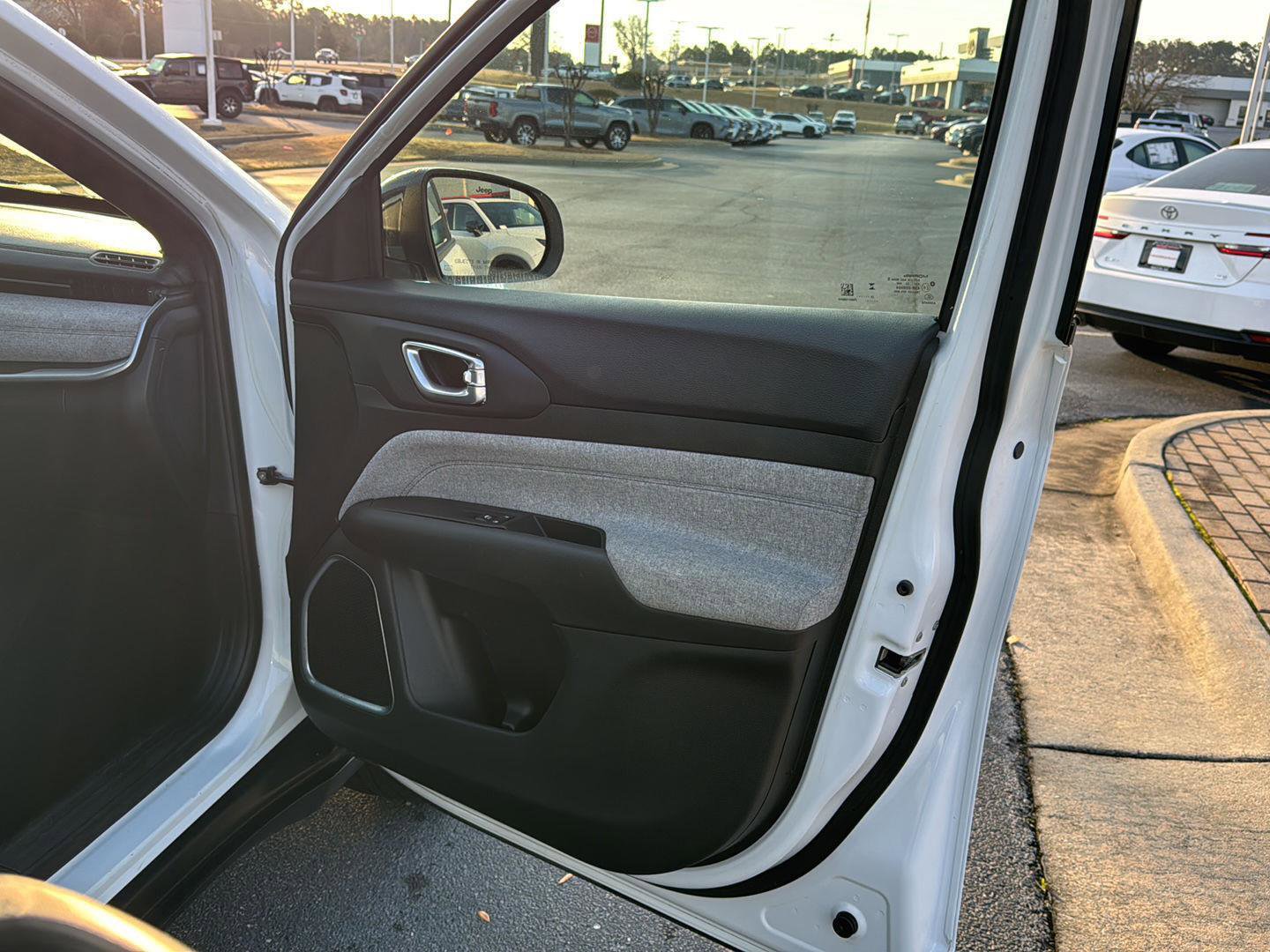 Used 2023 Jeep Compass Sport image 12