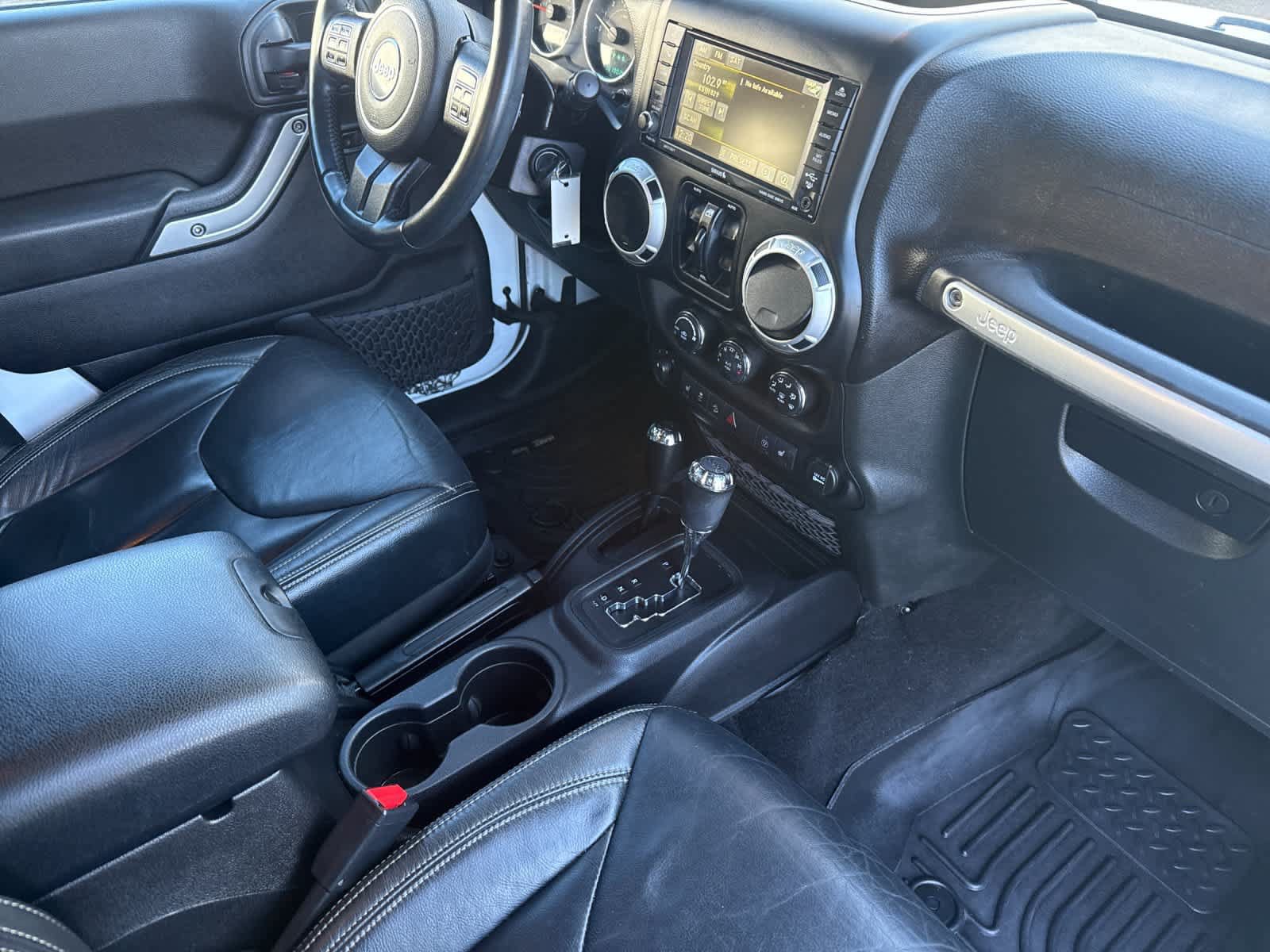 Used 2016 Jeep Wrangler Unlimited Sahara w/ Max Tow Package AWD/4WD image 16