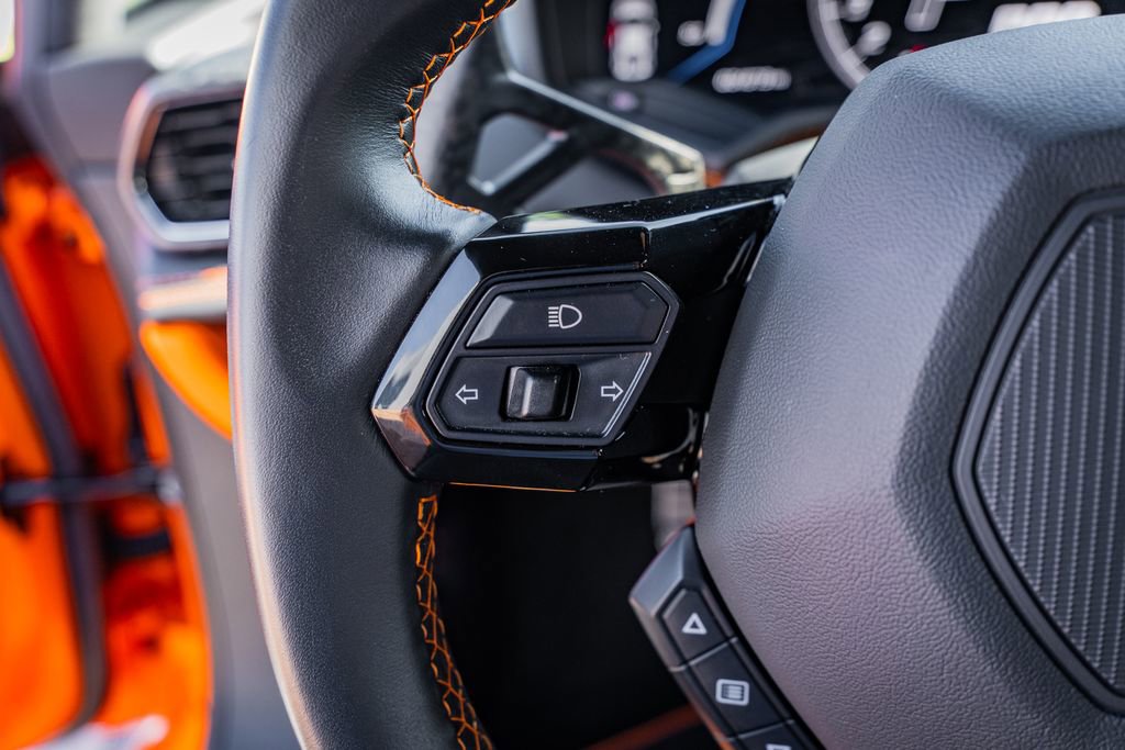 Used 2021 Lamborghini Huracan EVO RWD image 22