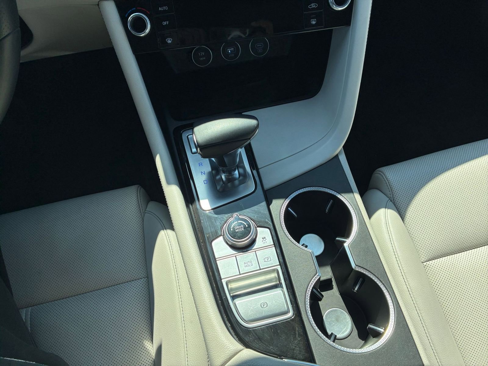 Used 2025 Genesis G70 2.5T image 36