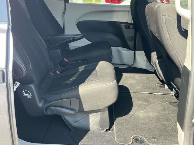 Used 2023 Chrysler Voyager LX image 22
