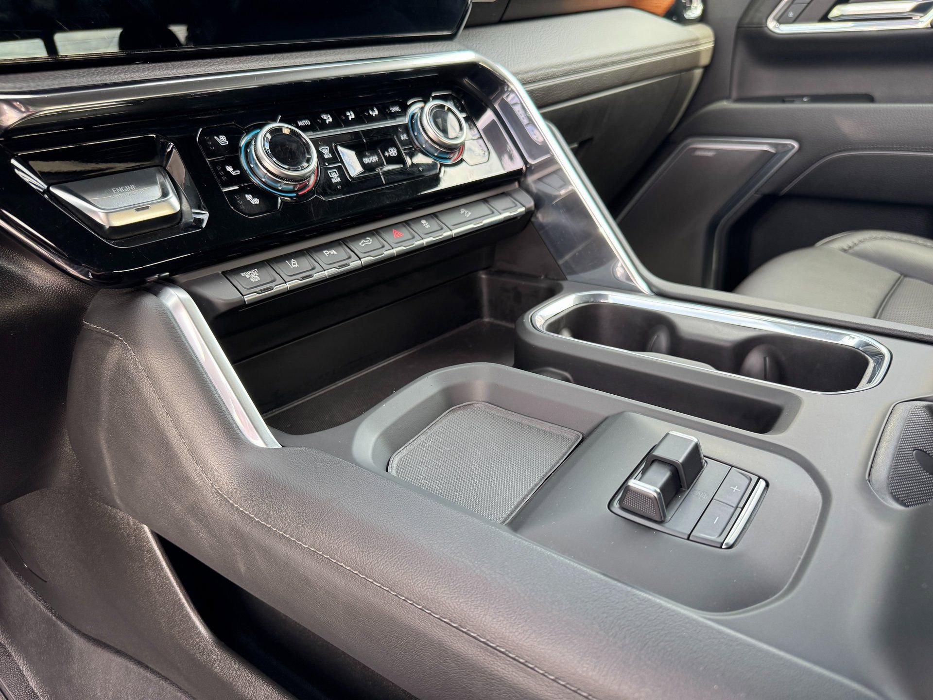 Used 2024 GMC Sierra 3500 Denali image 20