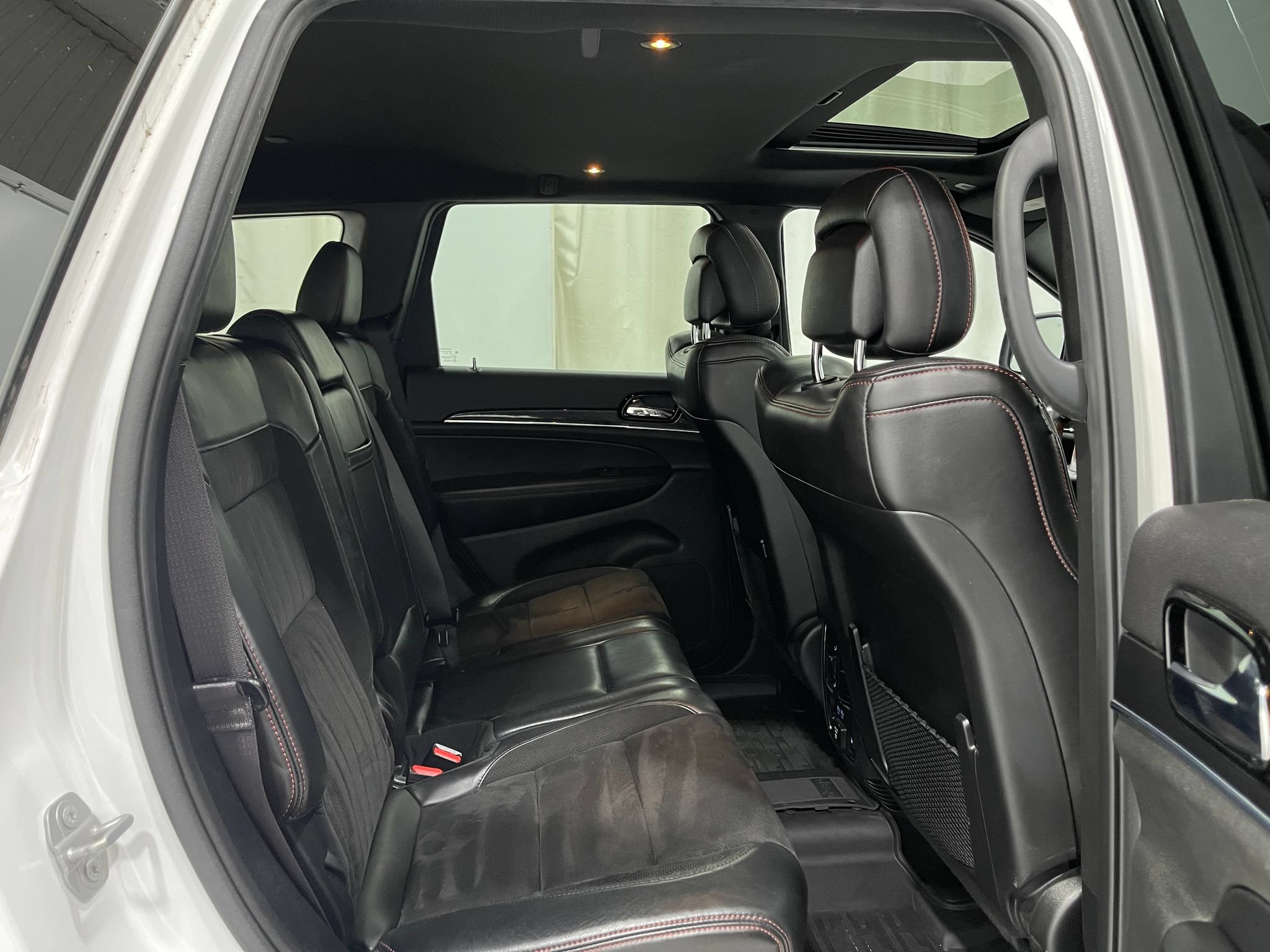 Used 2019 Jeep Grand Cherokee Trailhawk AWD/4WD image 31