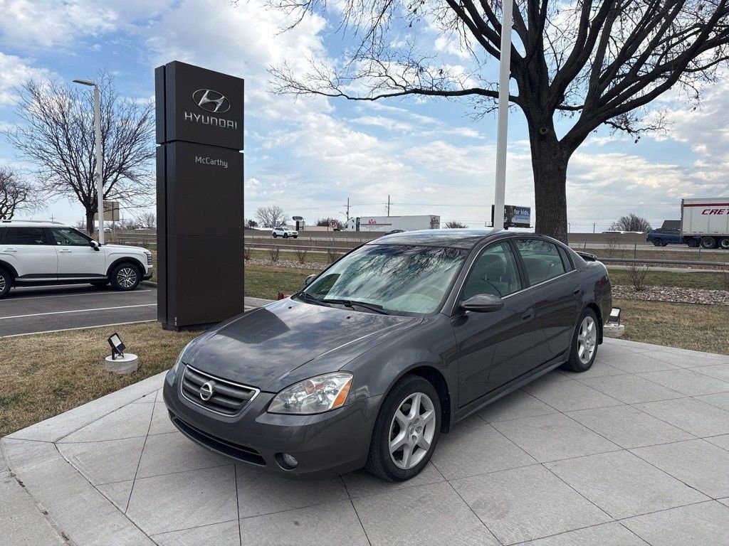 Used 2004 Nissan Altima 3.5 SE image 2