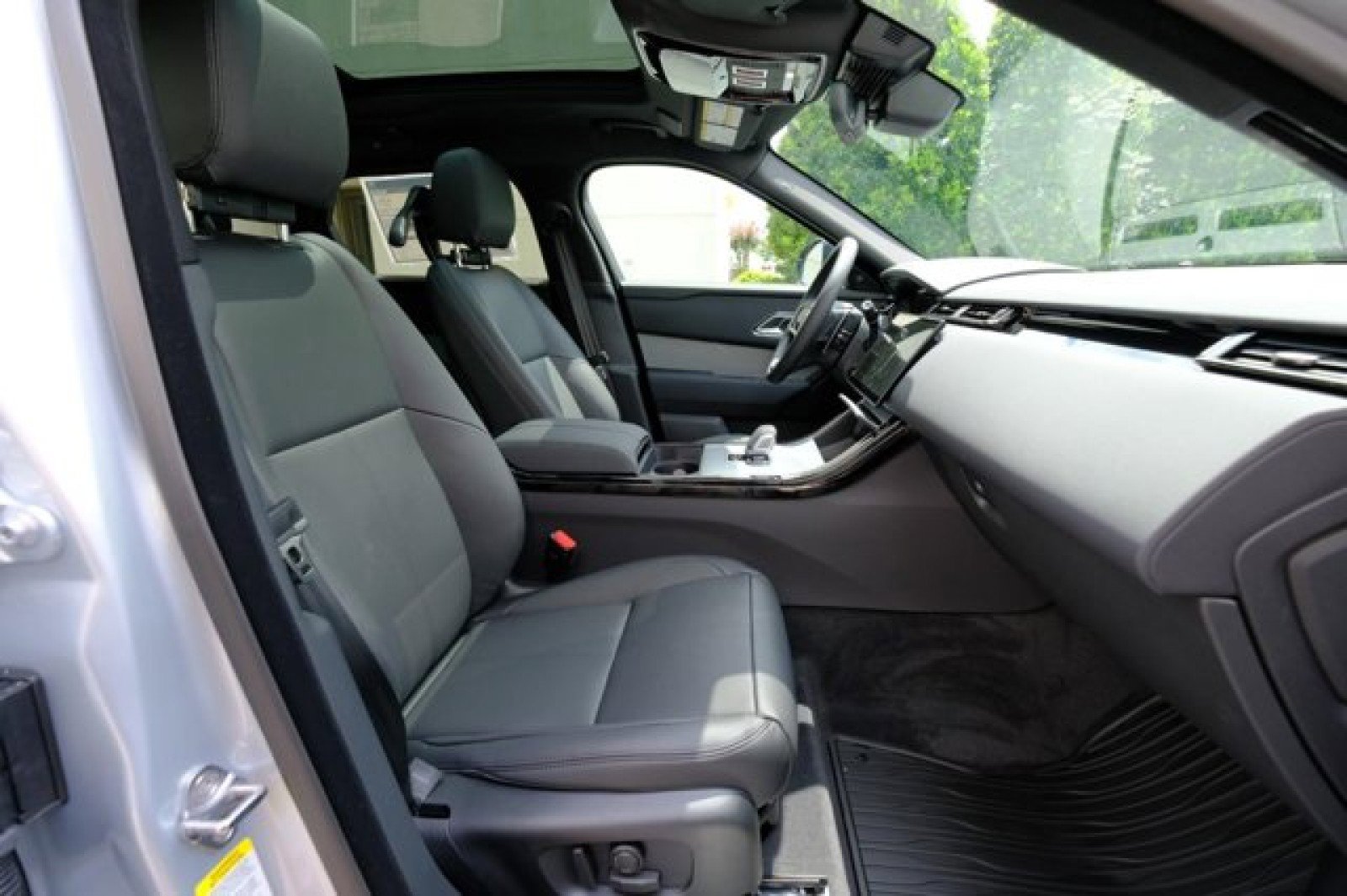 New 2025 Land Rover Range Rover Velar S image 19