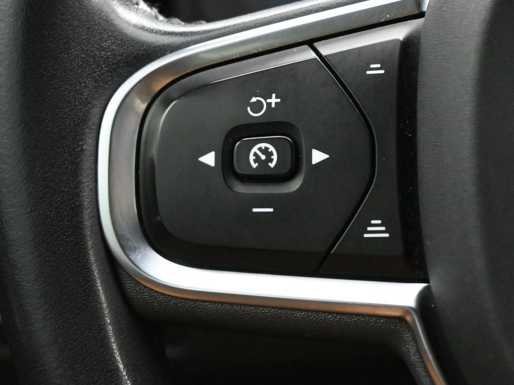 Used 2020 Volvo XC60 T5 Momentum image 6