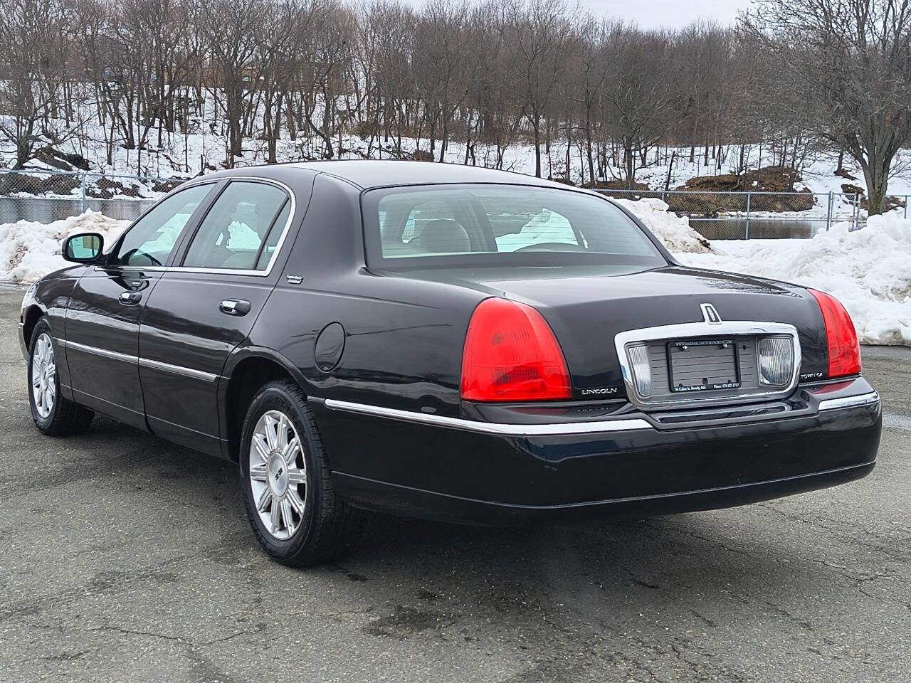 Used 2009 Lincoln Town Car Signature Limited image 5