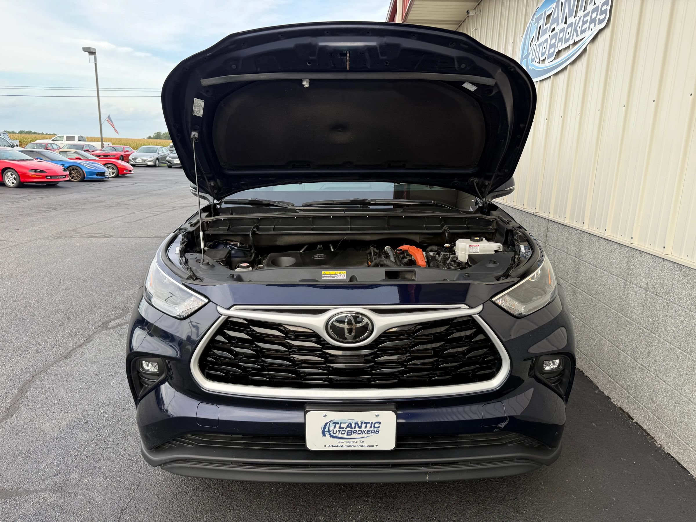 Used 2025 Toyota Highlander XLE AWD/4WD image 10
