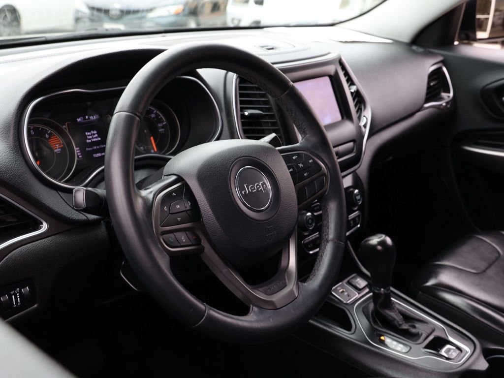 Used 2019 Jeep Cherokee Latitude Plus image 14