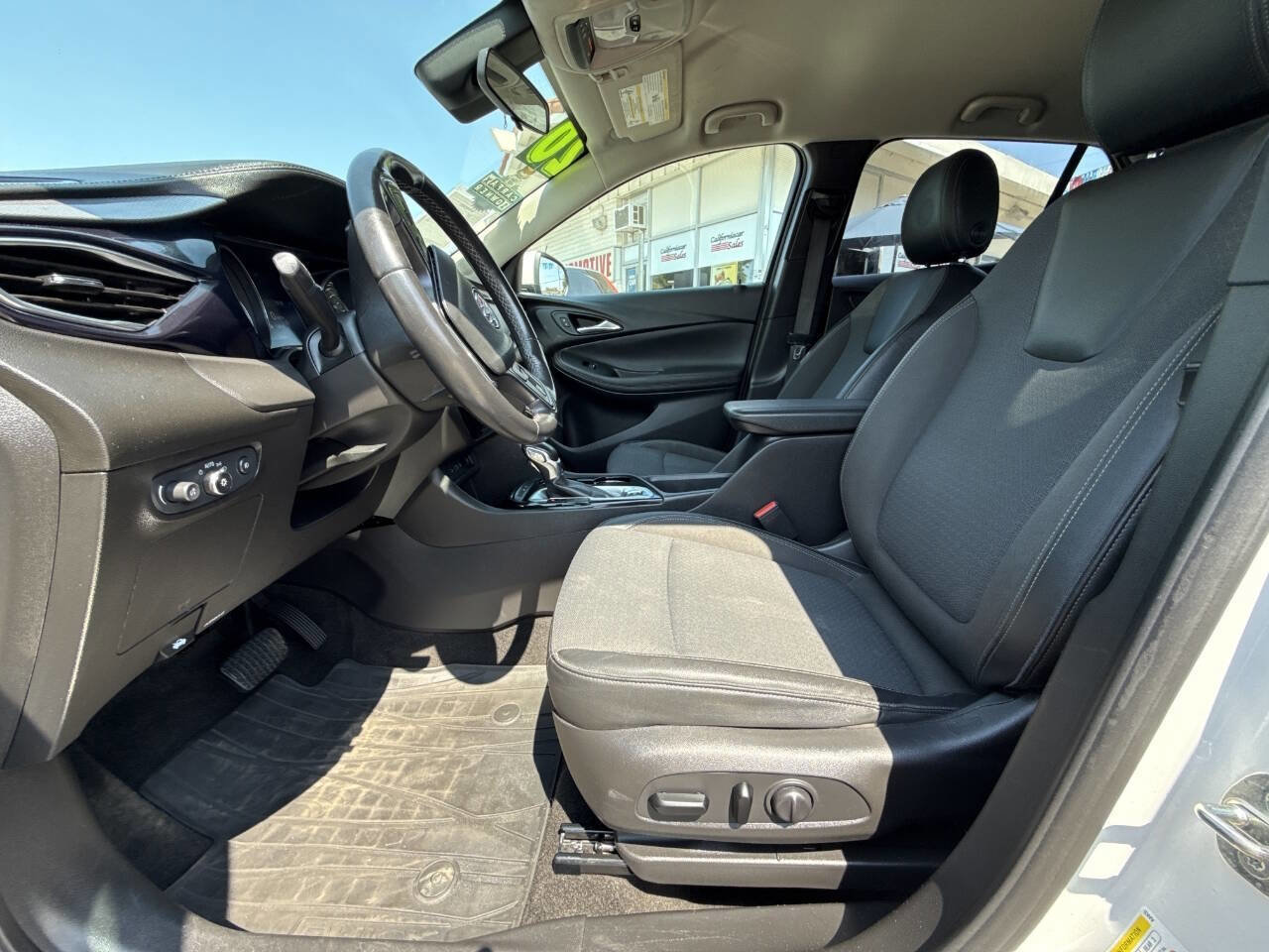 Used 2020 Buick Encore GX Select w/ Sport Touring Package FWD image 3