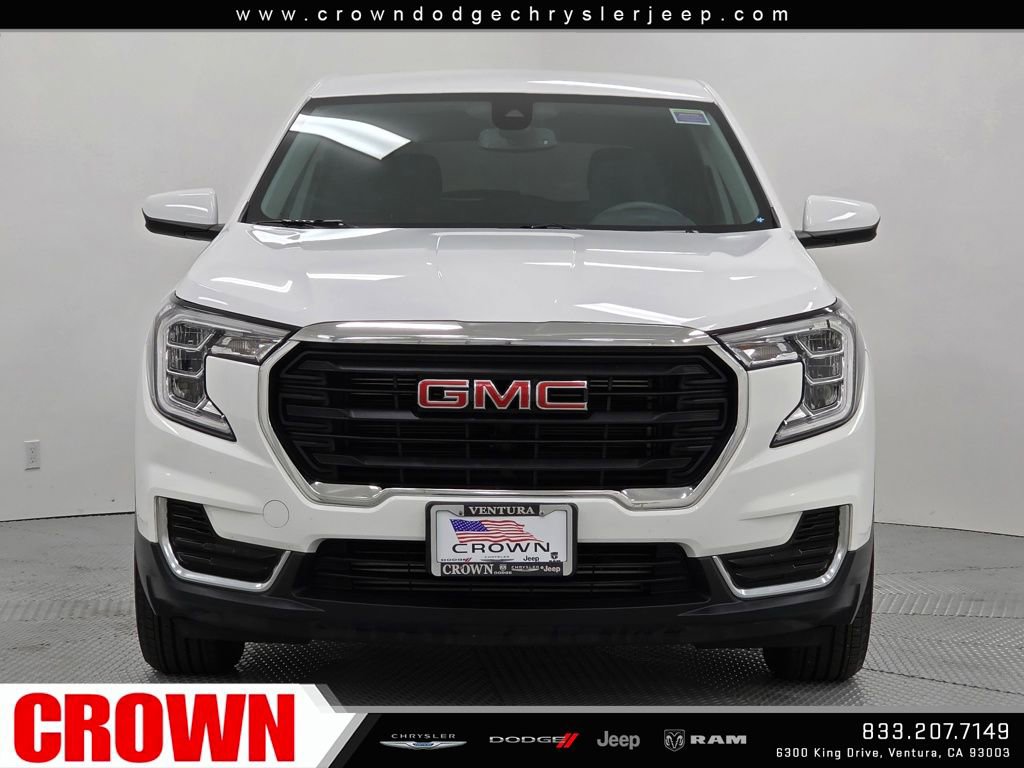 Used 2024 GMC Terrain SLE image 2