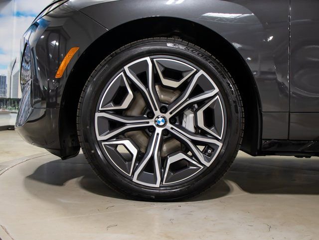 Used 2026 BMW iX xDrive45 w/ Premium Package AWD/4WD image 5