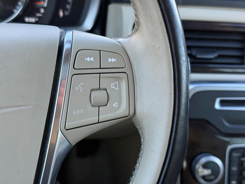 Used 2016 Volvo XC70 T5 Platinum w/ Protection Package image 21