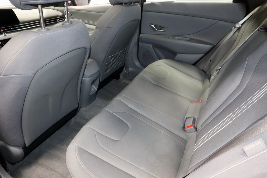 Certified 2025 Hyundai Elantra SEL FWD image 21