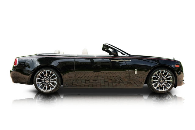 Used 2019 Rolls-Royce Dawn RWD image 2