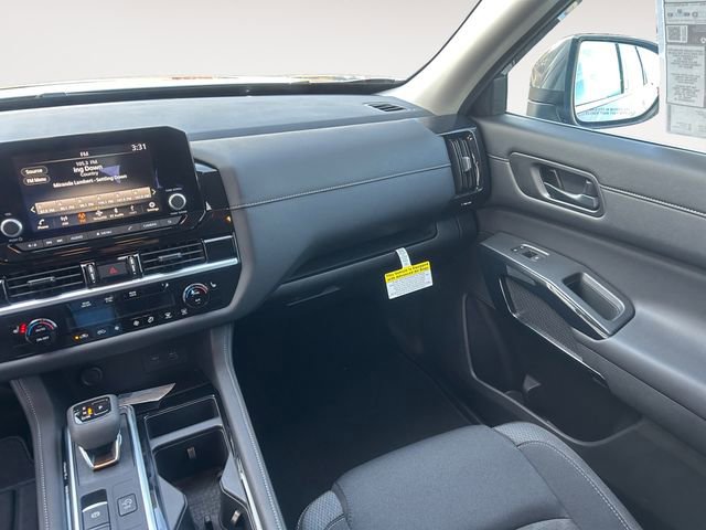 New 2025 Nissan Pathfinder SV image 13