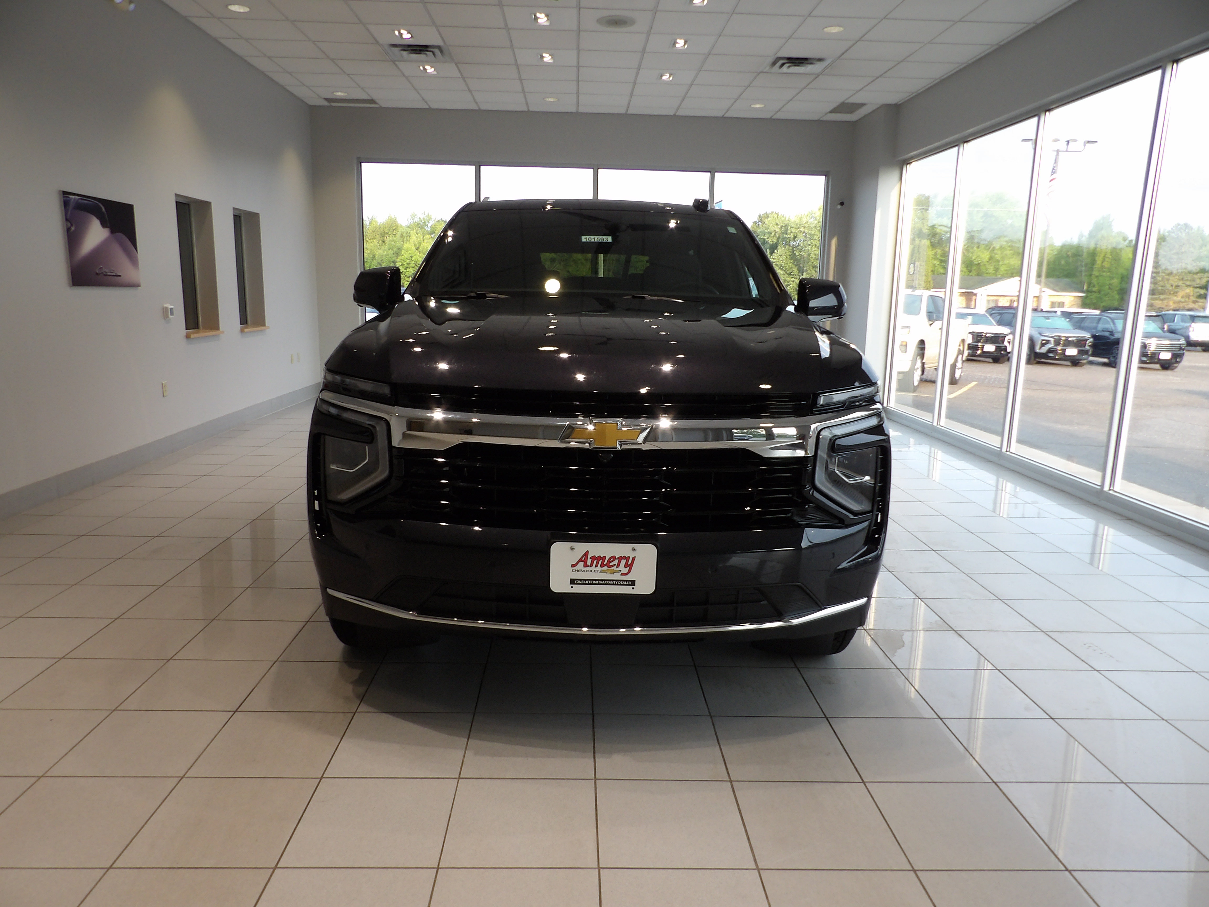 Used 2025 Chevrolet Tahoe LS AWD/4WD image 2