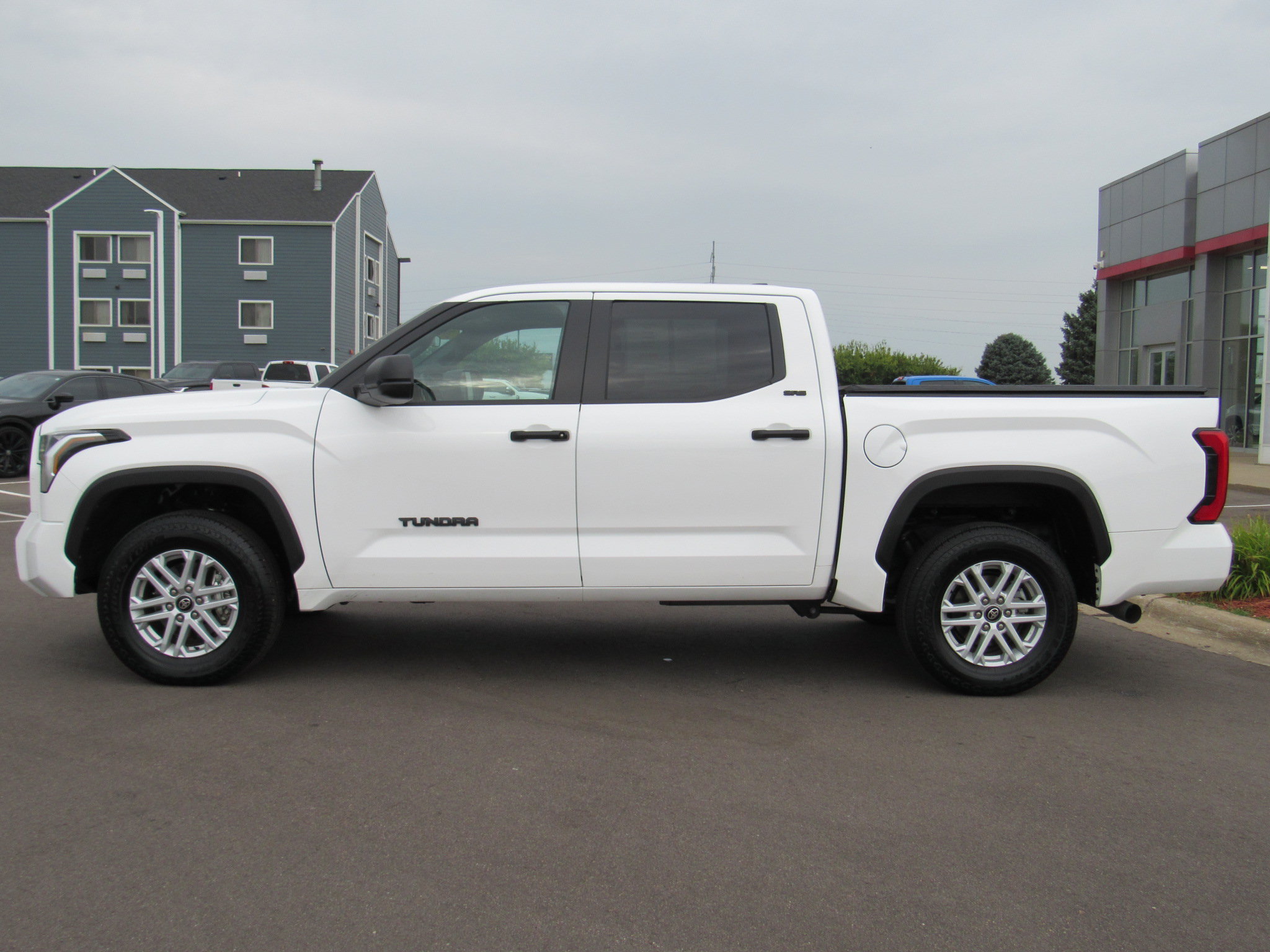 Used 2025 Toyota Tundra SR5 AWD/4WD image 9