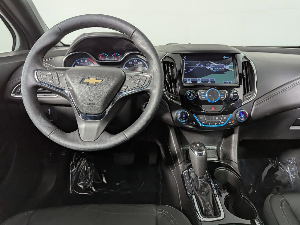 Used 2018 Chevrolet Cruze Premier FWD image 18