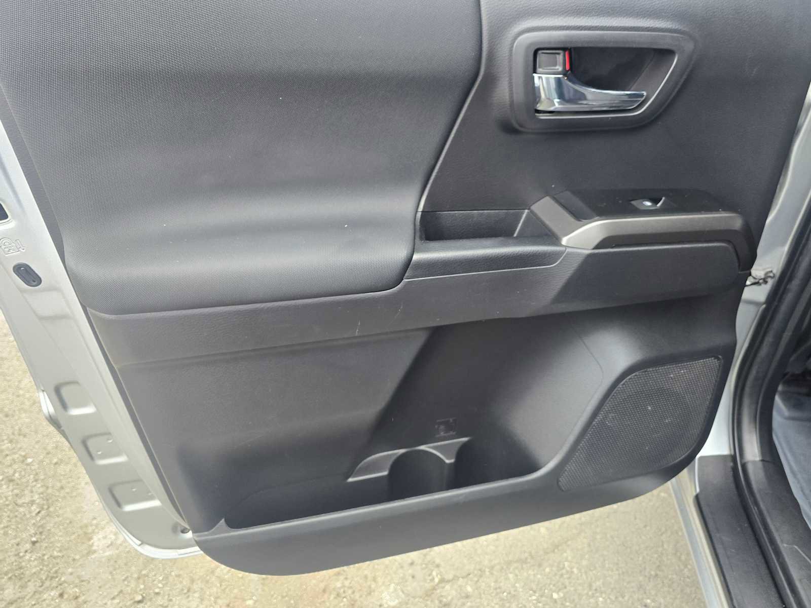 Used 2022 Toyota Tacoma TRD Sport w/ Technology Package image 18