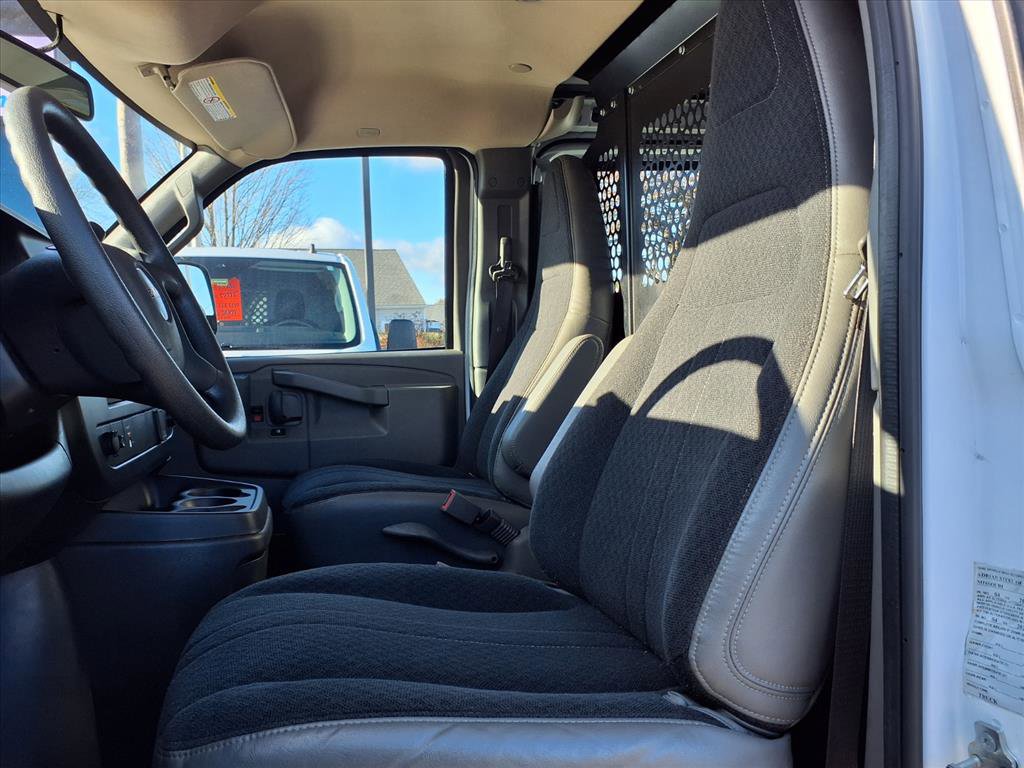Used 2024 GMC Savana 2500 w/ Driver Convenience Package image 6