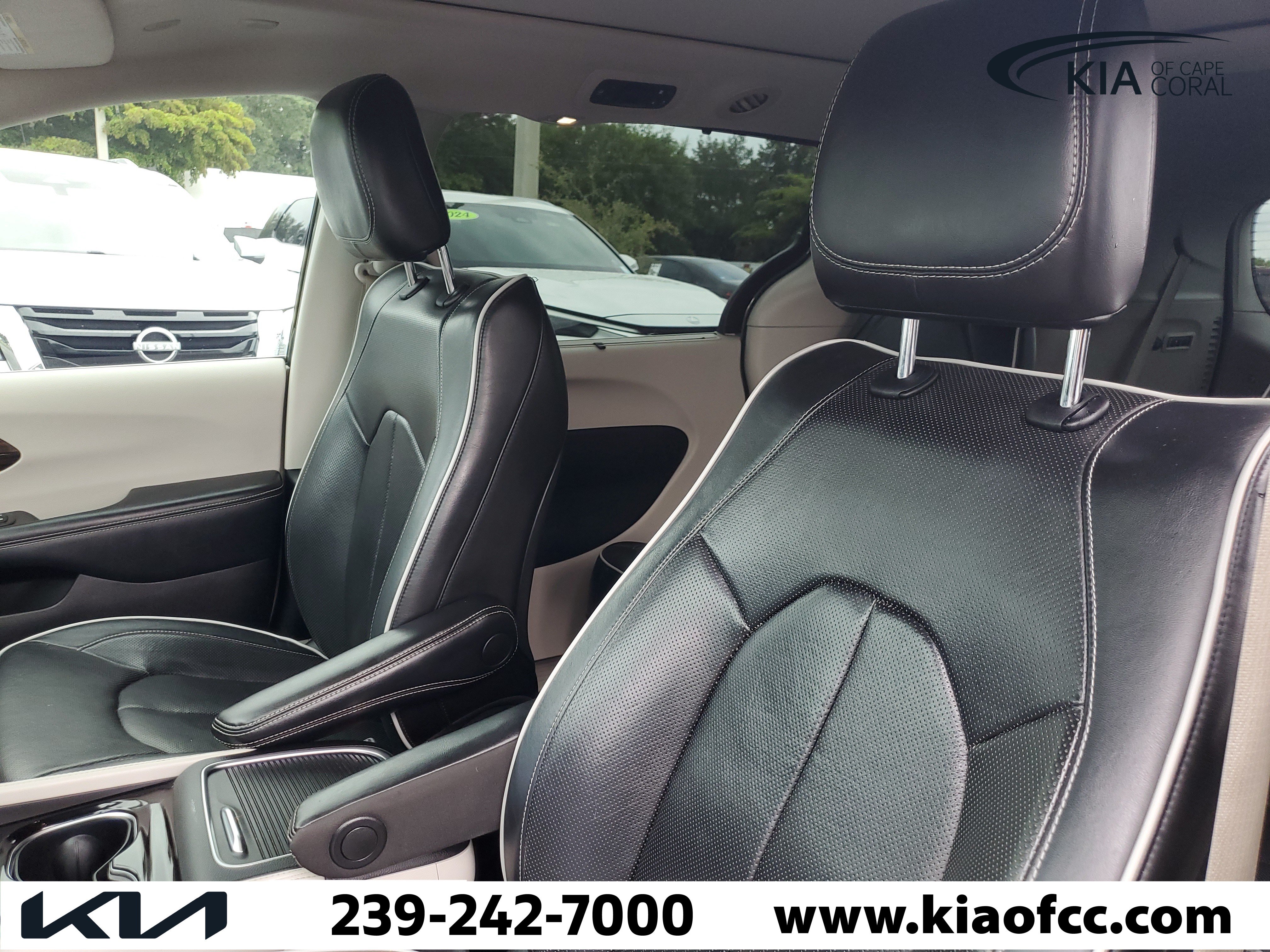 Used 2022 Chrysler Pacifica Limited FWD image 24