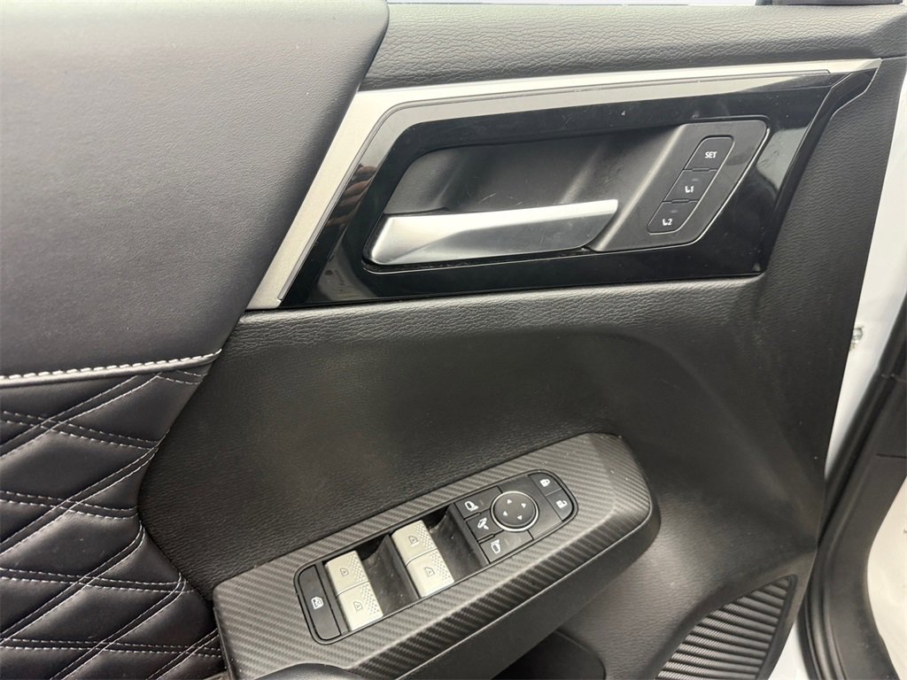 Used 2024 Mitsubishi Outlander 4WD Plug-In Hybrid image 14