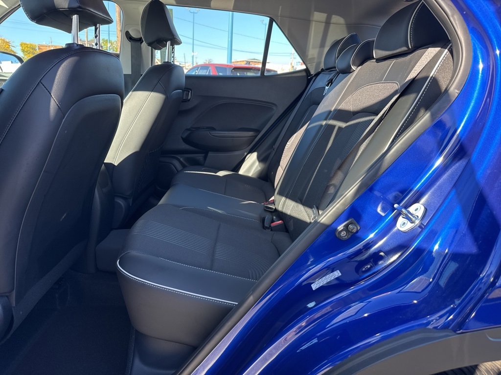 Used 2023 Hyundai Venue Limited image 14