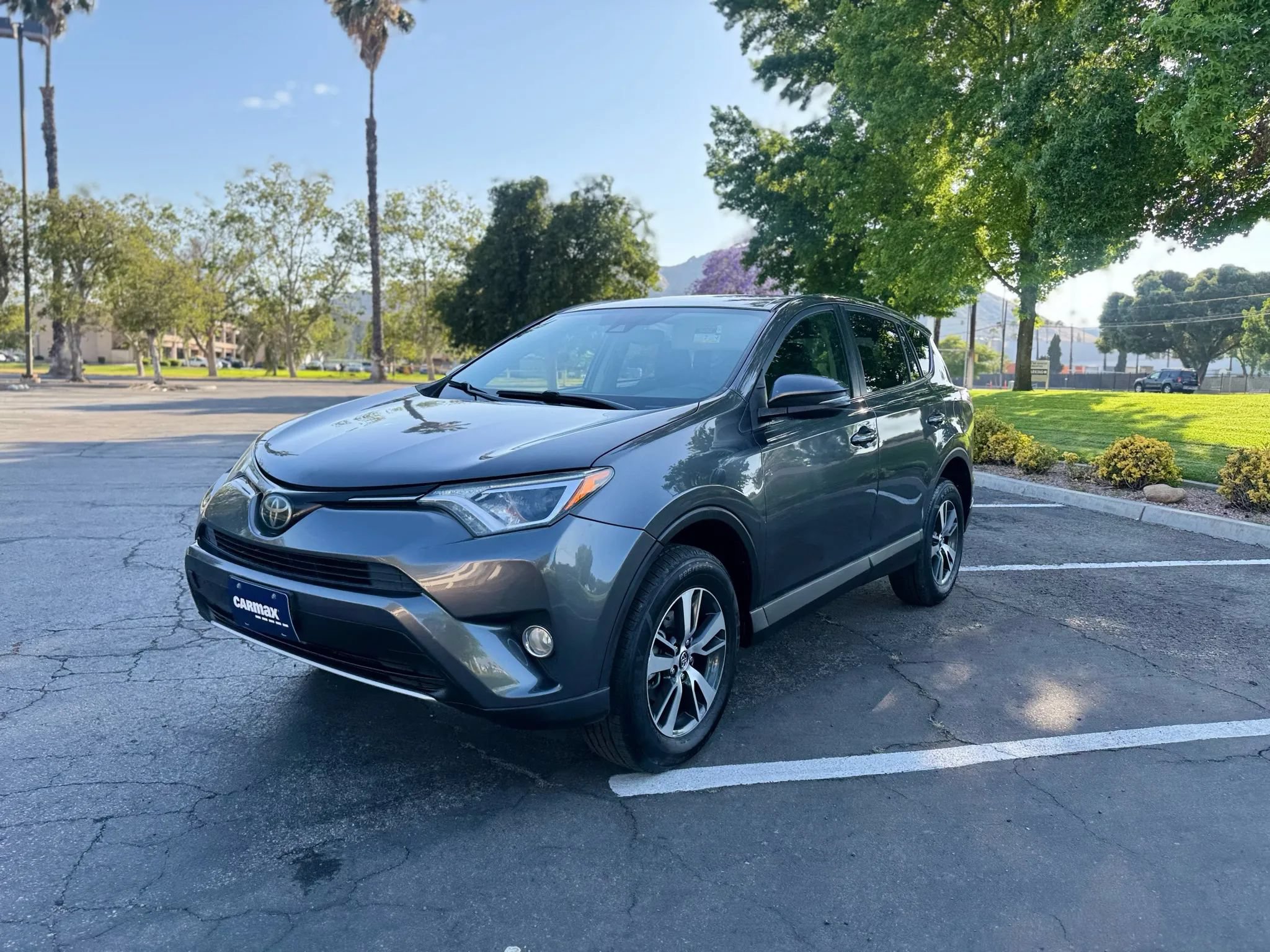 Used 2018 Toyota RAV4 XLE w/ Carpet Mat Package FWD image 7