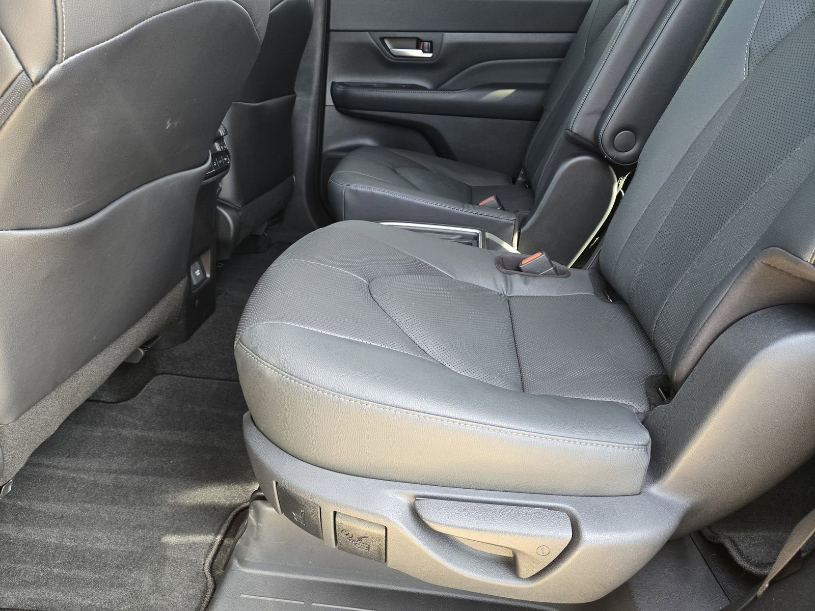 Used 2024 Toyota Grand Highlander Platinum image 32