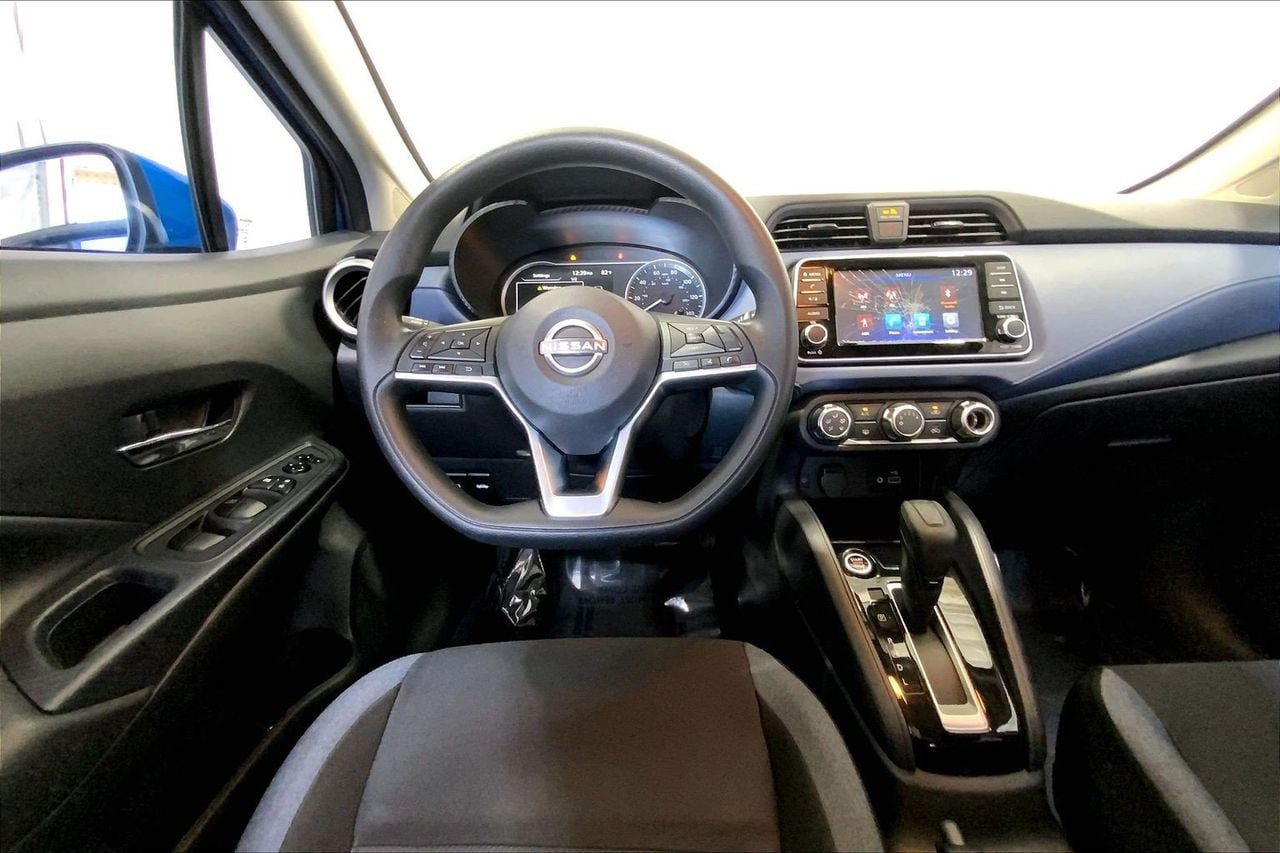 Used 2023 Nissan Versa SV FWD image 4
