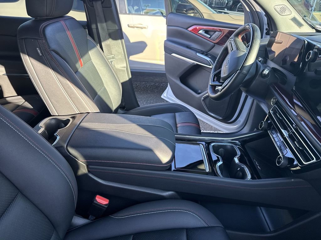 Certified 2025 Chevrolet Traverse RS w/ LPO, Floor Liner Package image 14