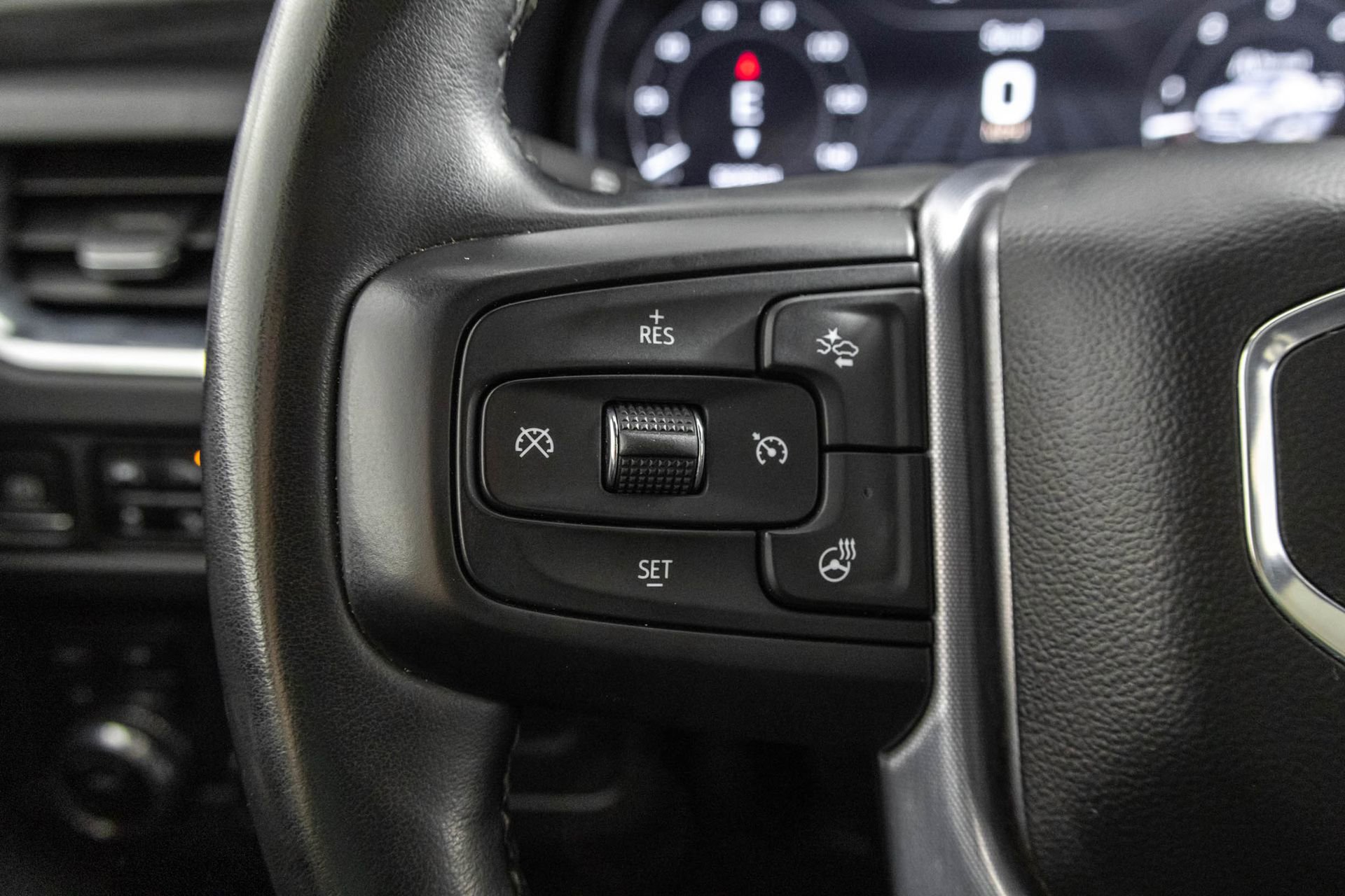 Used 2023 GMC Yukon SLT w/ SLT Luxury Package AWD/4WD image 25