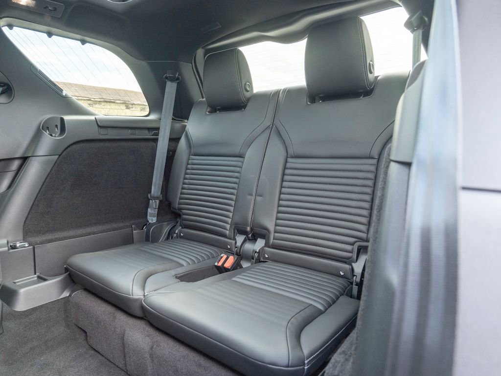 New 2025 Land Rover Discovery S image 23