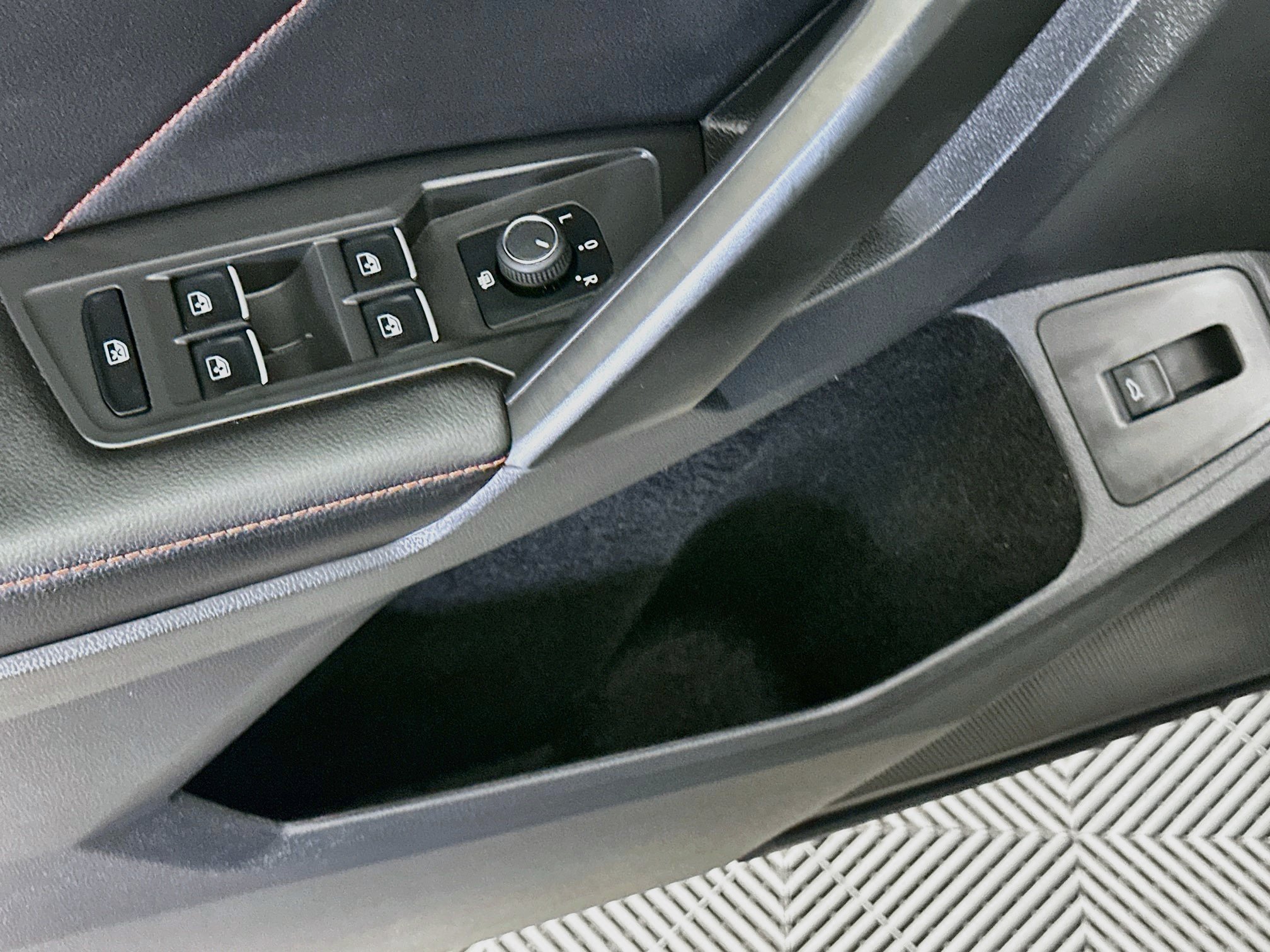 Used 2024 Volkswagen Tiguan Wolfsburg Edition FWD image 15