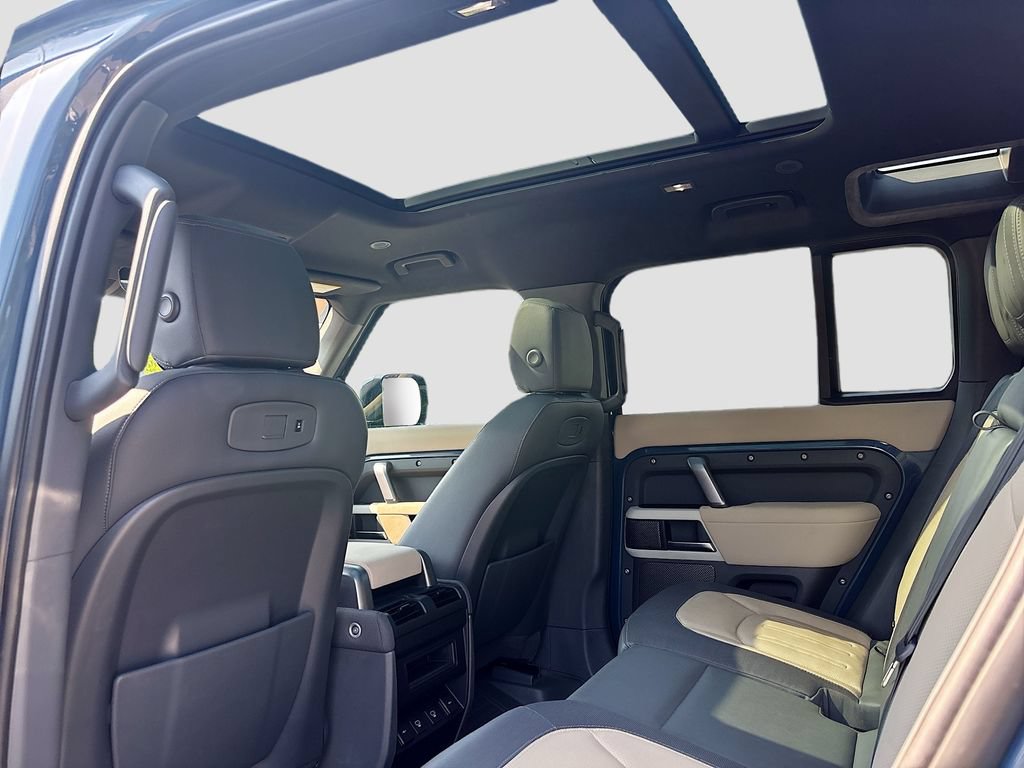 Used 2022 Land Rover Defender 110 X-Dynamic SE AWD/4WD image 44