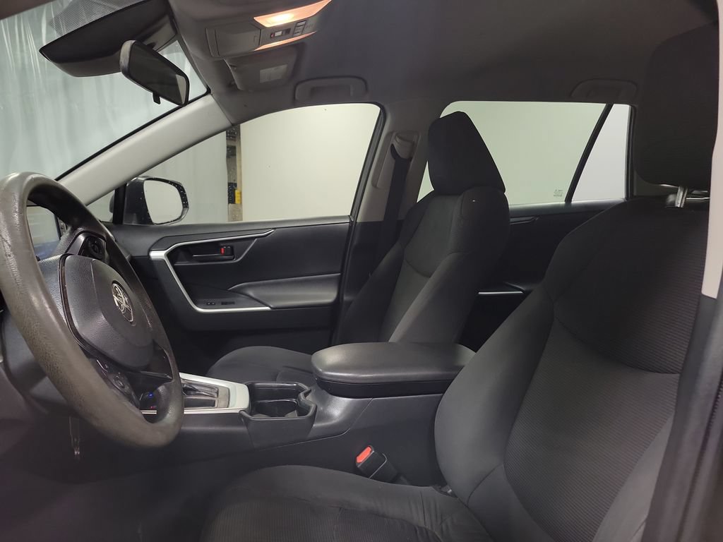 Used 2019 Toyota RAV4 LE FWD image 15